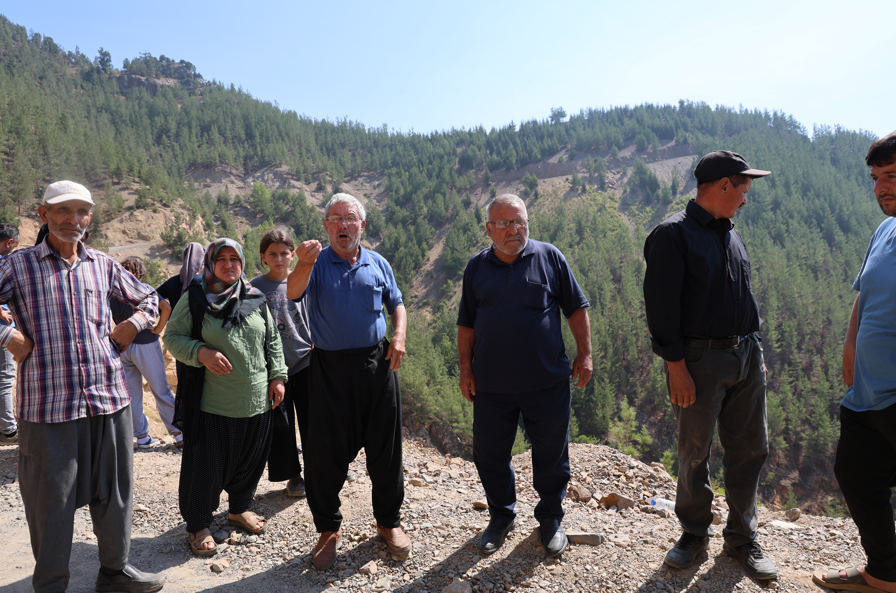 Adana’da 35 Yıldır Bitmeyen Yol Çilesi 5 Canı Alan Viraj Ölüm Tuzağına Döndü (3)-3