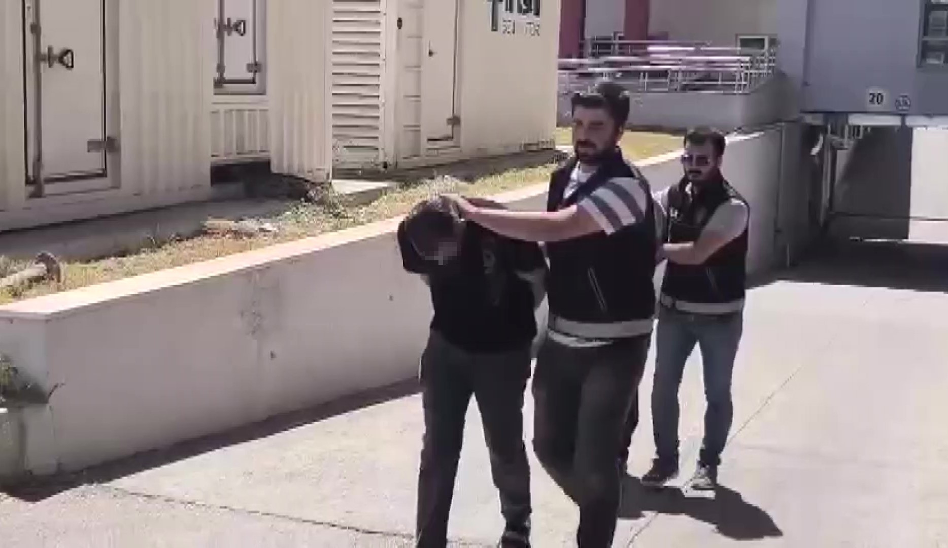 Adana’da Bir Bardak Üretim Tesisini Makaron Atölyesine Çevirdiler (2)