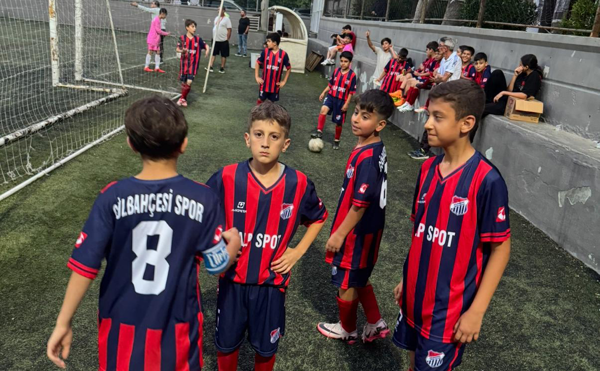 Adana’da Futbola İlk Adım Gülbahçesispor Yaz Futbol Okulu3