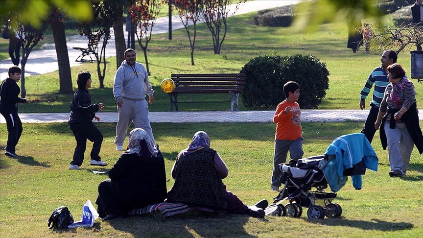 Adana’da Kavurucu Hafta Sonu Nemle Birlikte 40 Dereceyi Hissedeceğiz (2)