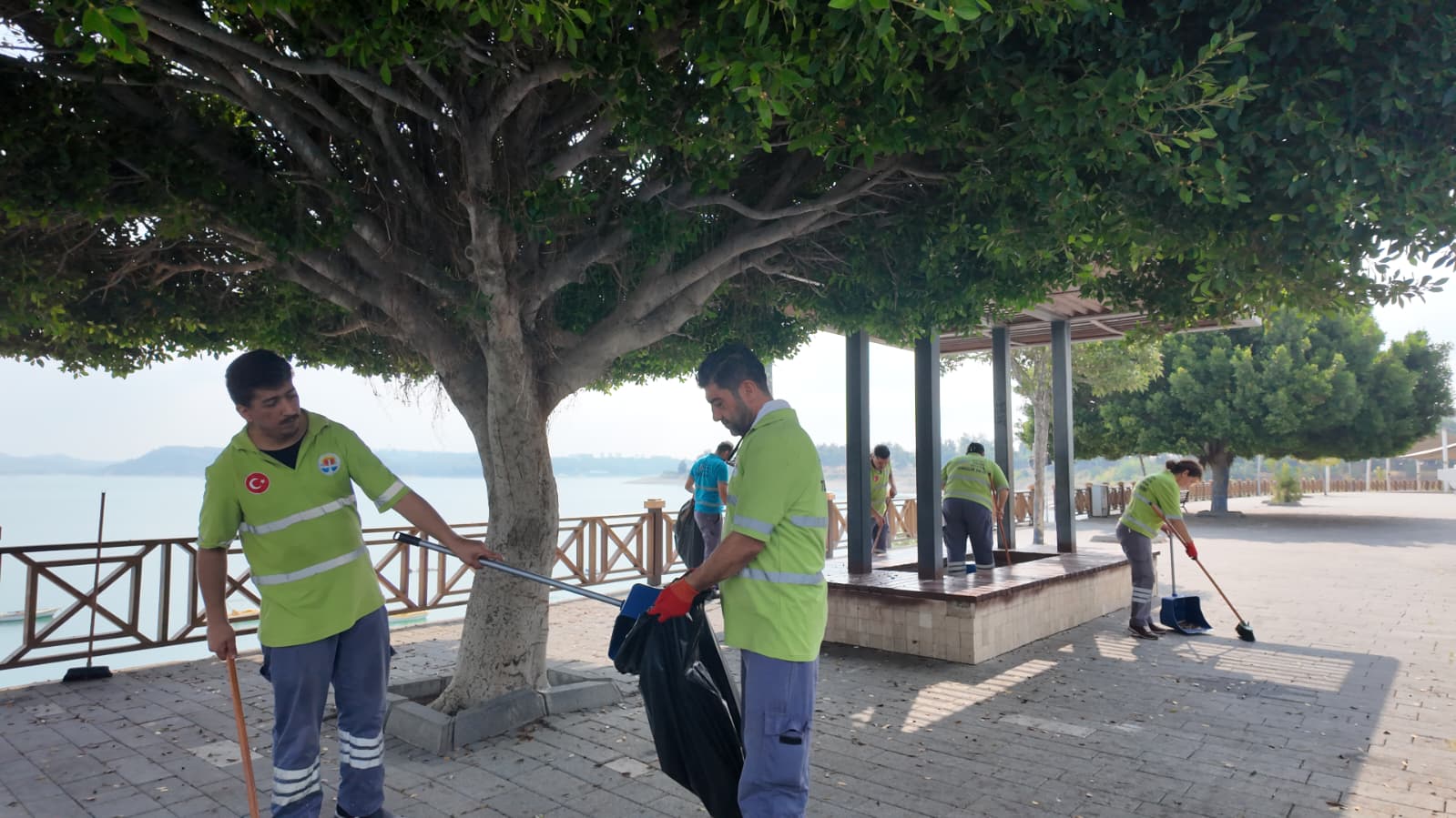 Adanada Temizlik Çalışmaları Hız Kazandı Belediyeden Vatandaşlara Çağrı (1)