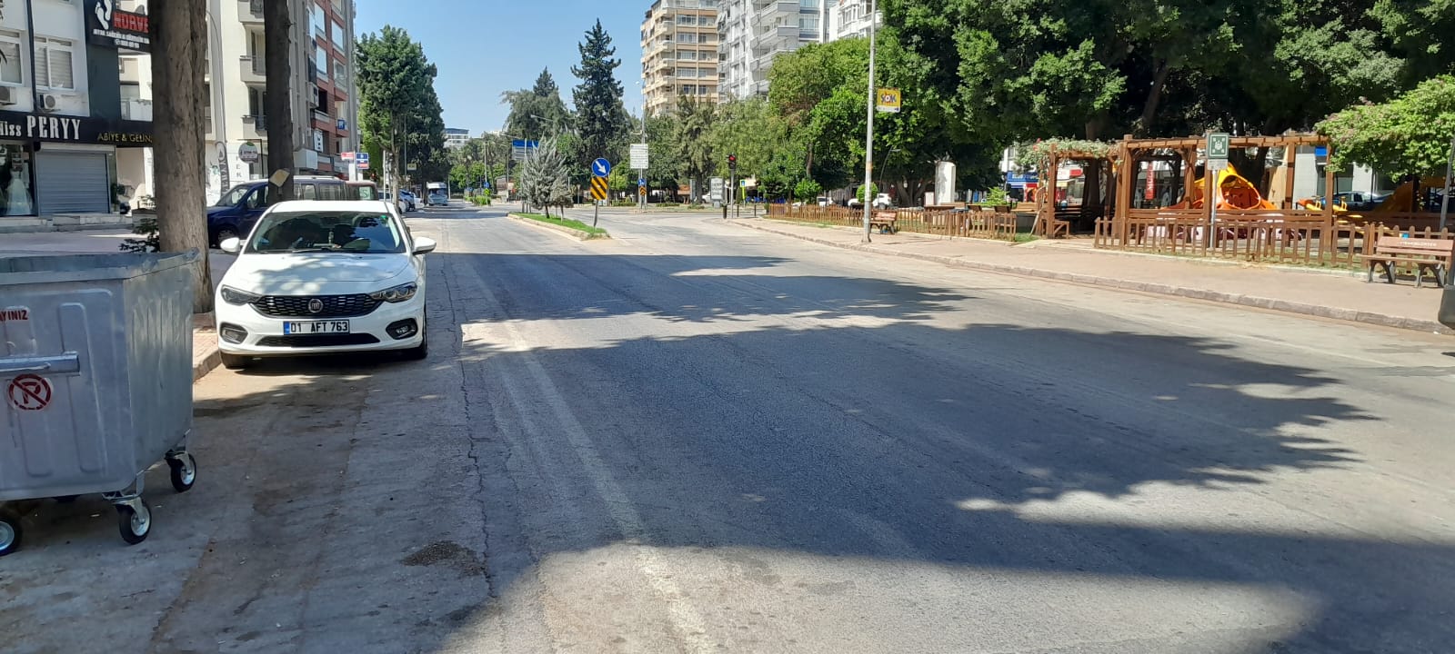 Aşırı Sıcaklar Adana Sokaklarını Boşalttı Kuşlar Bile Gölgelik Alanlara Sığındı (1)