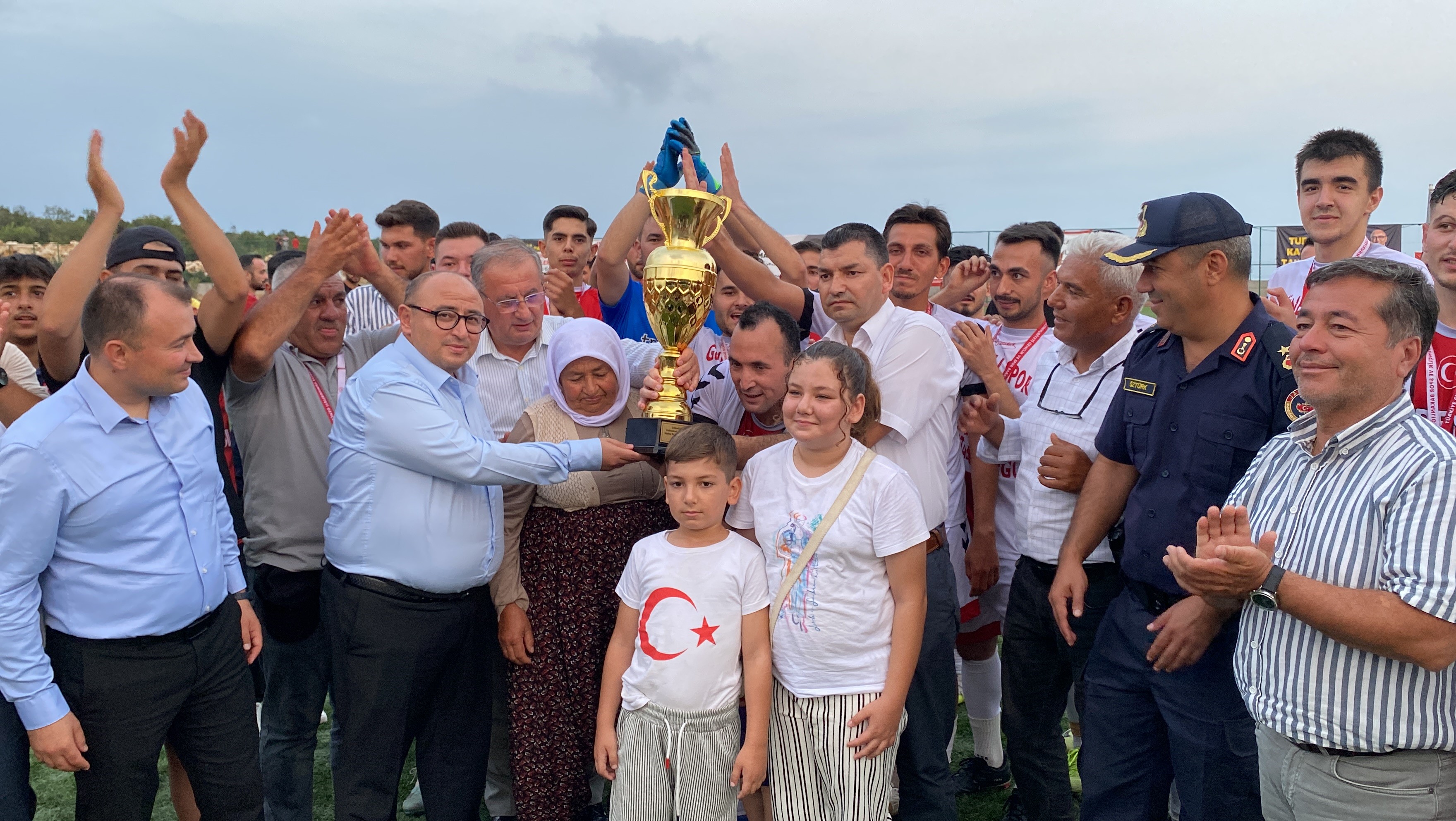 Böyle Final Heyecanı Görülmedi Tribün Yetmedi Tepelere Çıktılar (3)