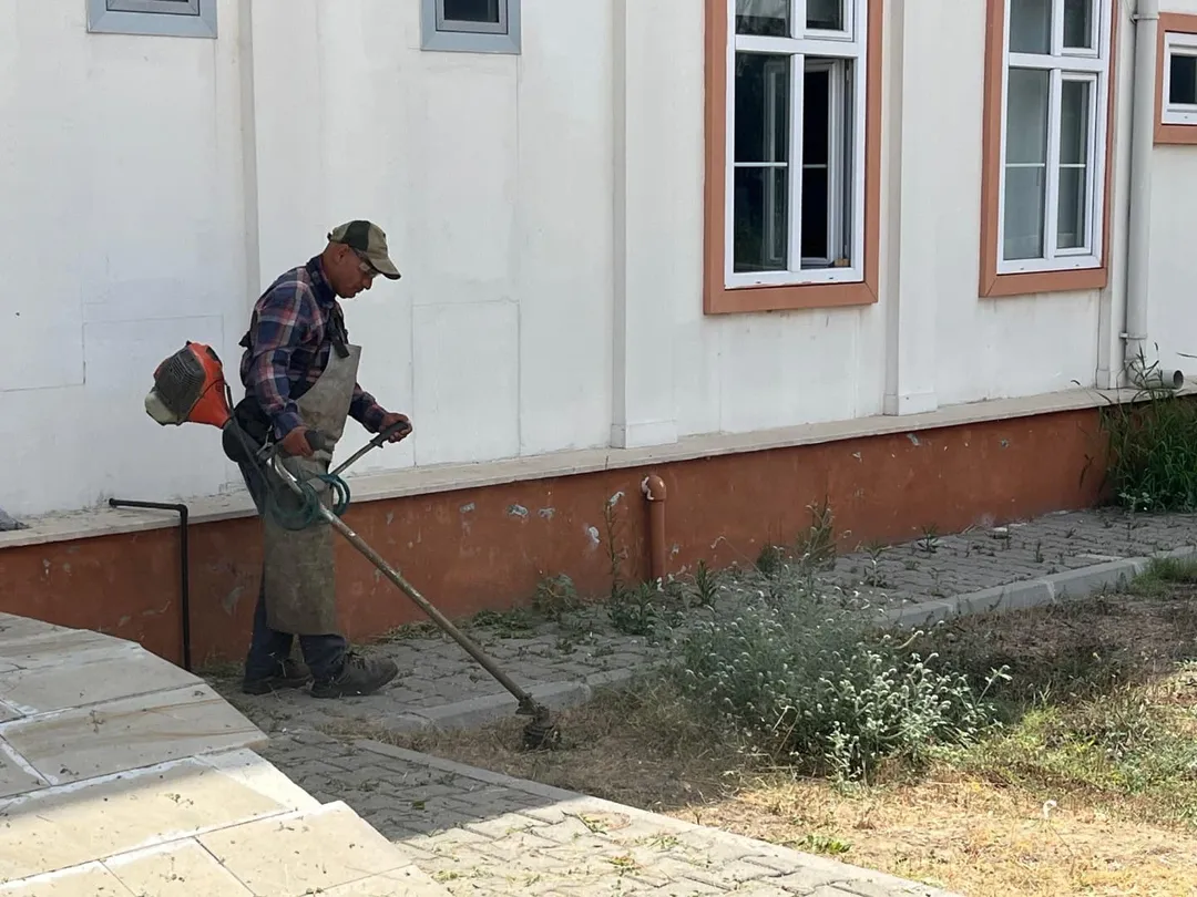 Karataş Belediyesi’nden Okullar İçin Çevre Temizliği Çalışması (3)