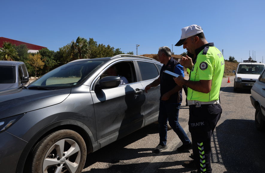 Kavurucu Sıcakta Görev Başında Kozan Polisi 50 Derecede Huzuru Sağlıyor (3)