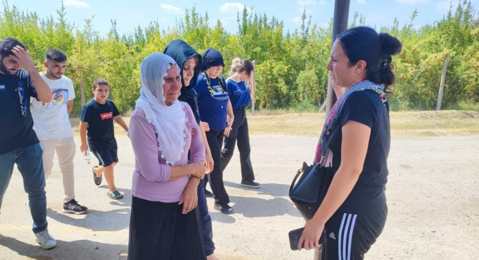 Mide Fıtığı Ameliyatı Sonrası Yaşamını Yitiren Genç Kadın Toprağa Verildi (2)