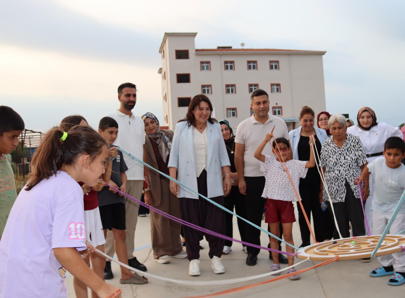 Sunay Karamık, Açık Hava Sinemasında Vatandaşlarla Buluştu (1)