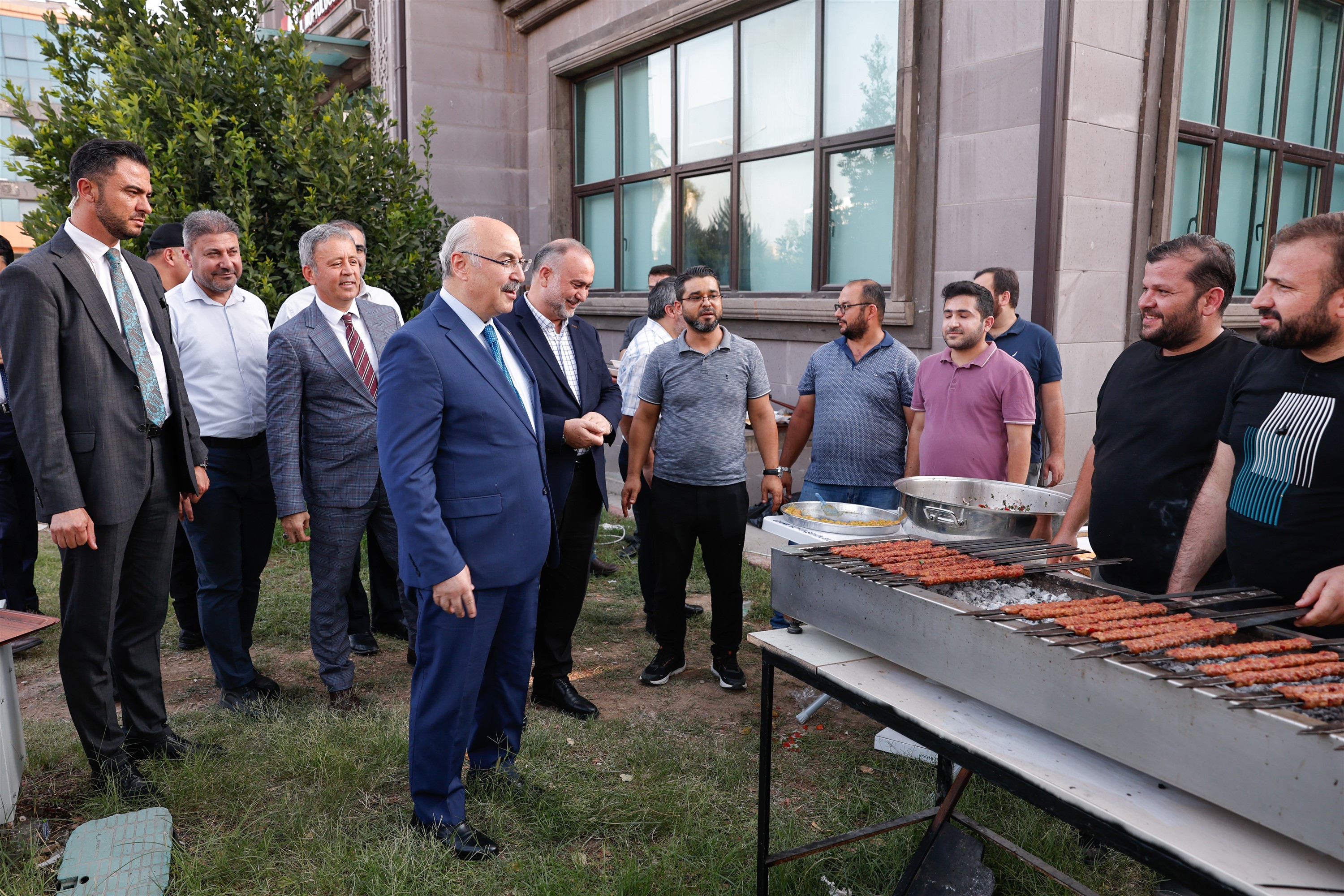 Vali Köşger, Kur’an Kursu Öğrencileriyle Adana Kebabı Etkinliğinde Buluştu (3)