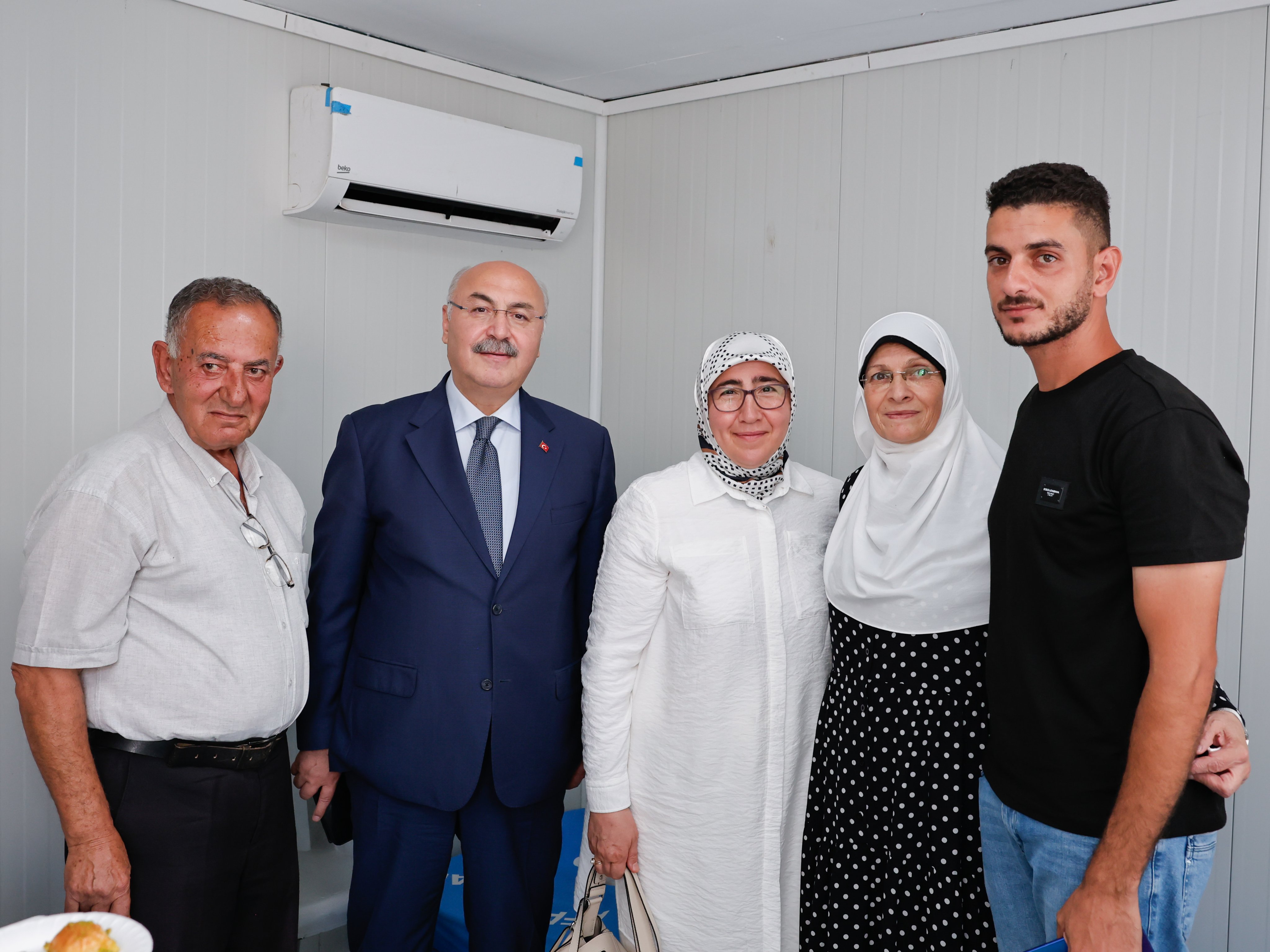 Vali Köşger’den Gazze’den Gelen Ailelere Destek Ziyareti (1)