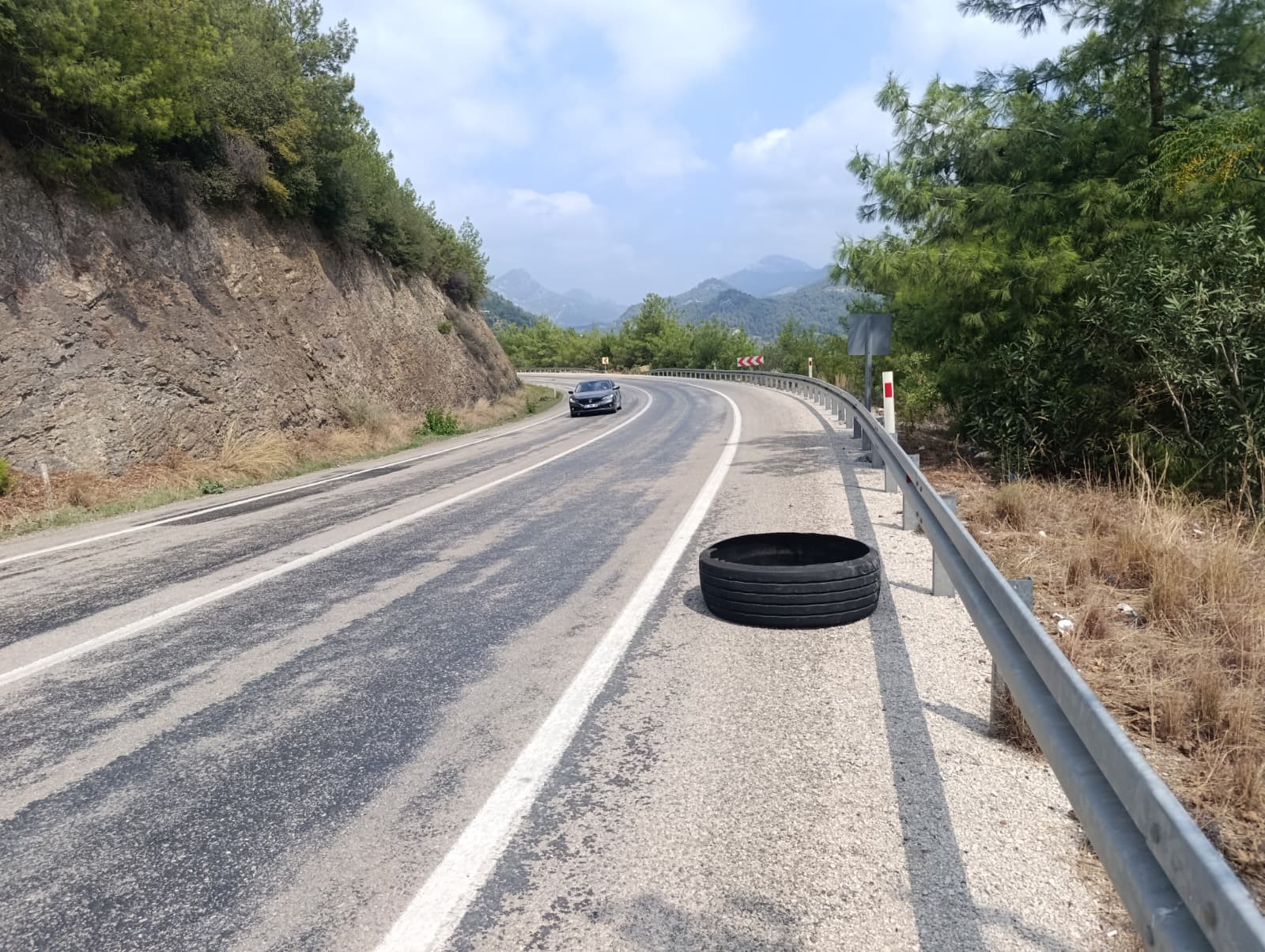 Yolda Kalan Kamyon Lastiği Kazaya Neden Oldu O Anlar Kameralara Yansıdı (2)