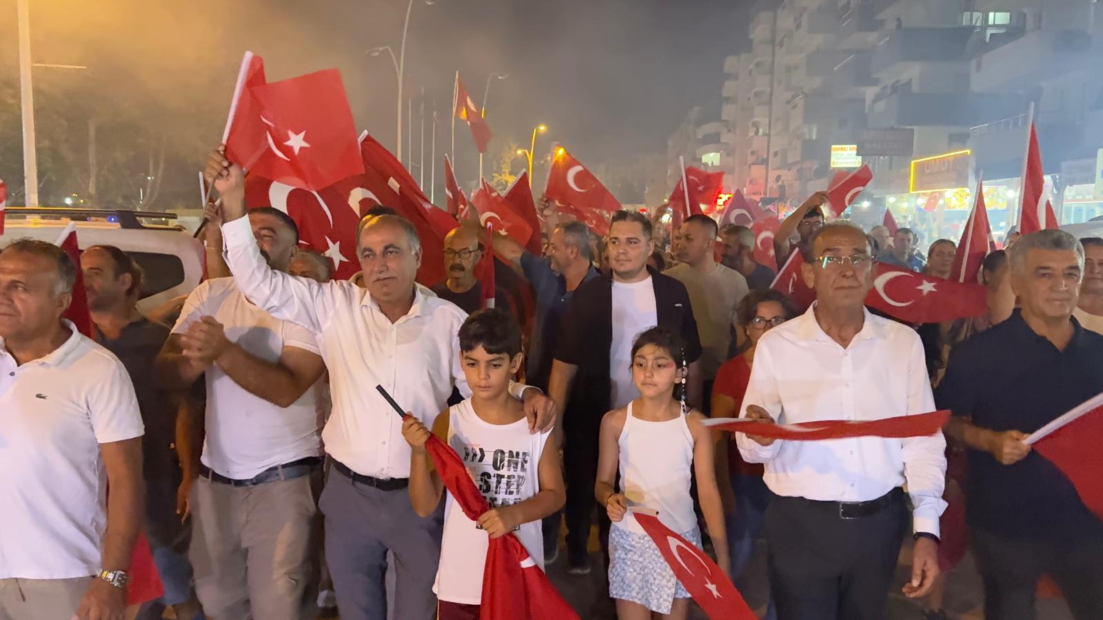 Yumurtalık’ta 30 Ağustos Coşkusu Bayraklarla, Meşalelerle Zafer Yürüyüşü (2)