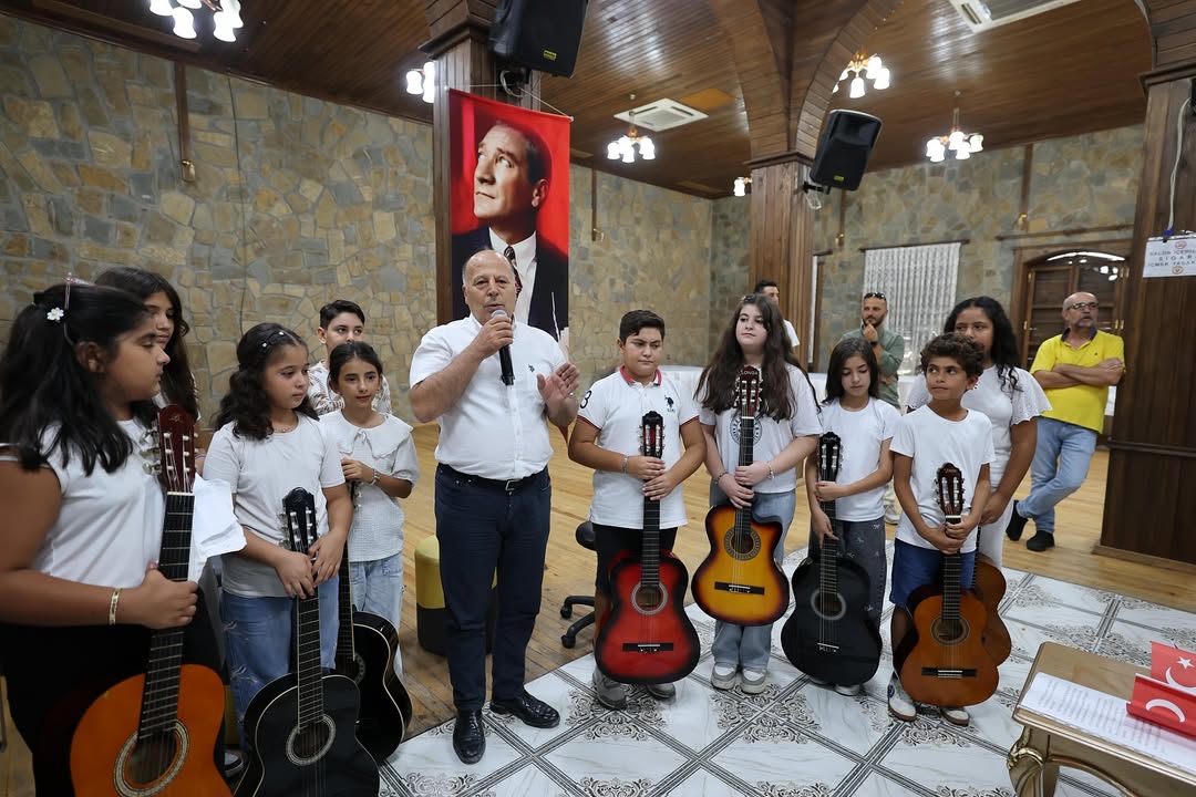Yüreğir’de 30 Ağustos Coşkusu Gençlerden Müzik Ve Tiyatro Gösterisi (2)