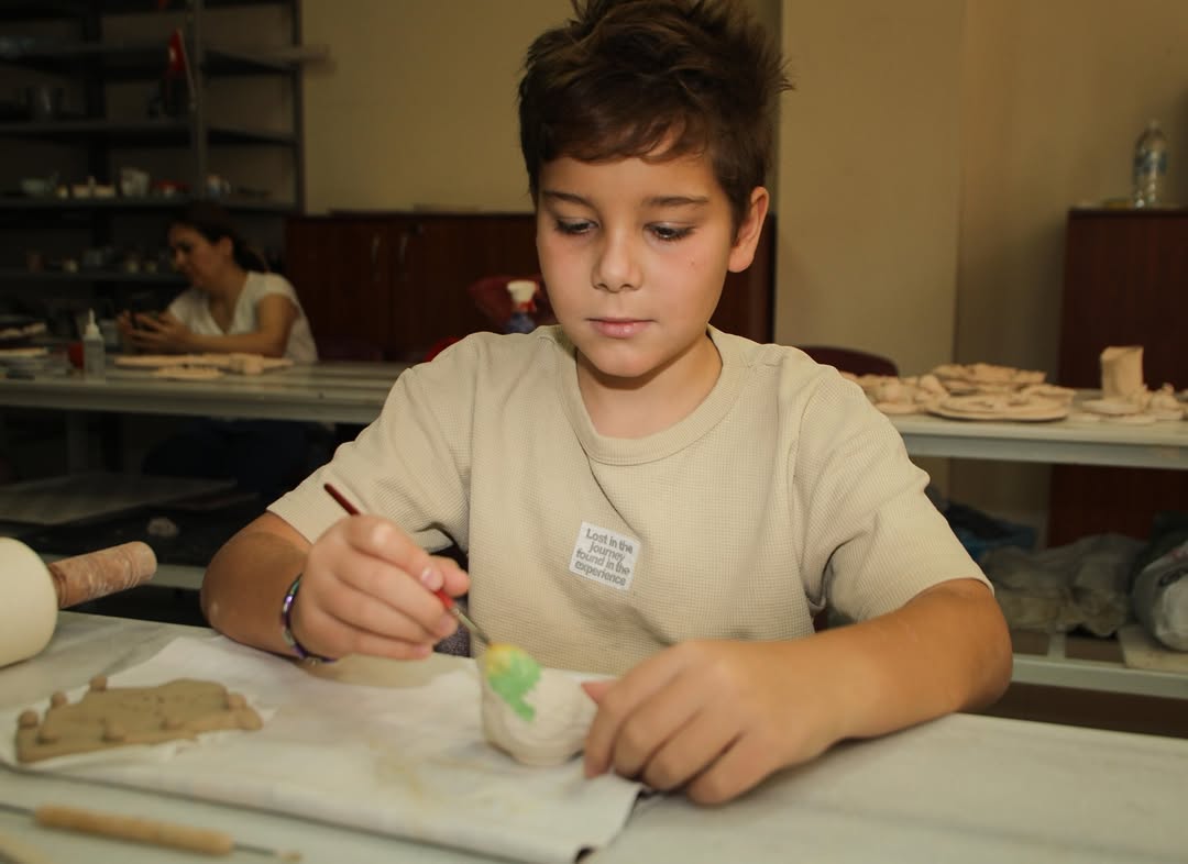Yüreğir’de Yaz Tatili Seramikle Şekilleniyor Minikler Sanatla Buluşuyor (1)