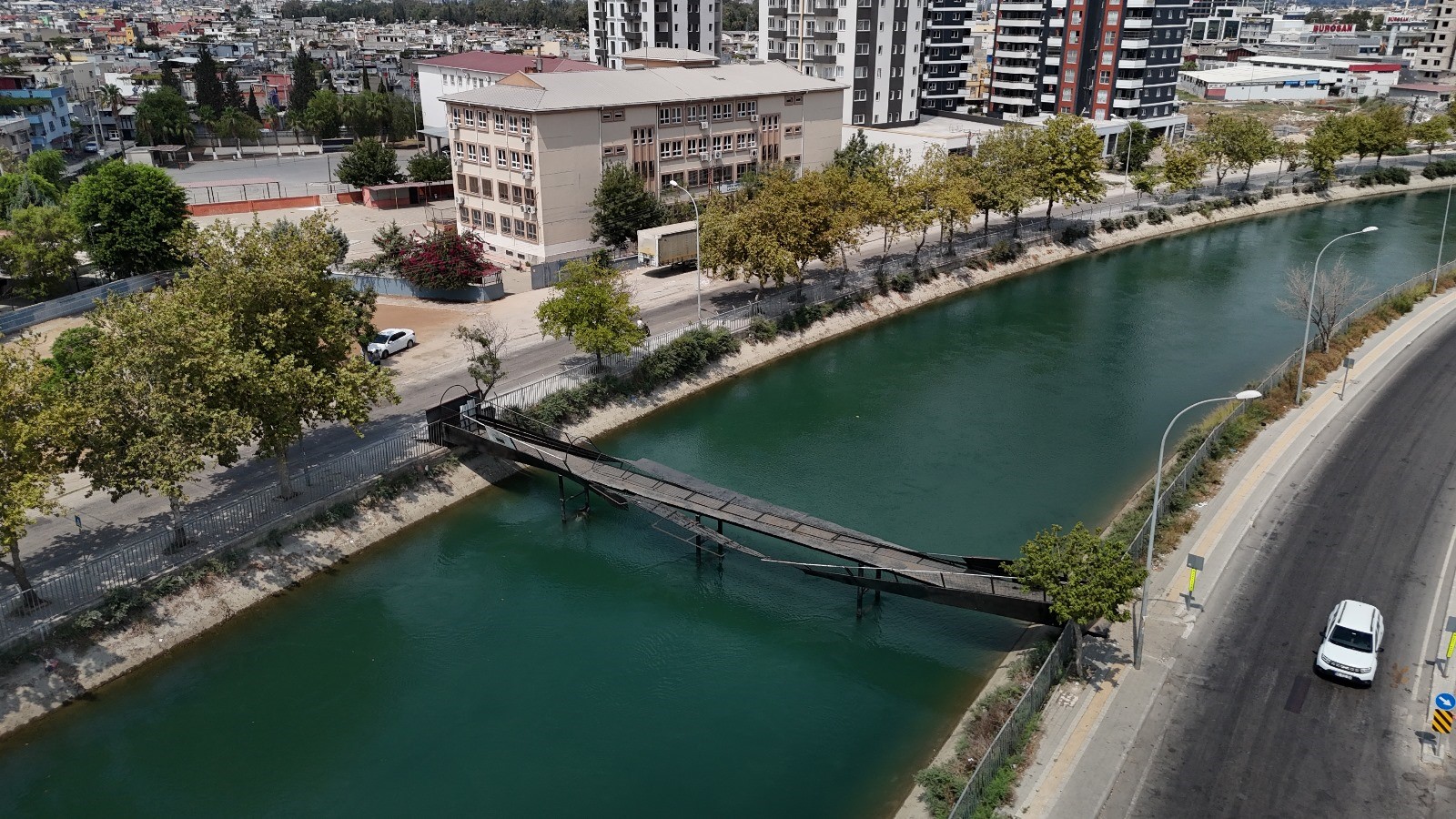 Yüreğirli Vatandaşın Köprü Çilesi Onarılmayan Köprü Savla Kapatıldı (1)