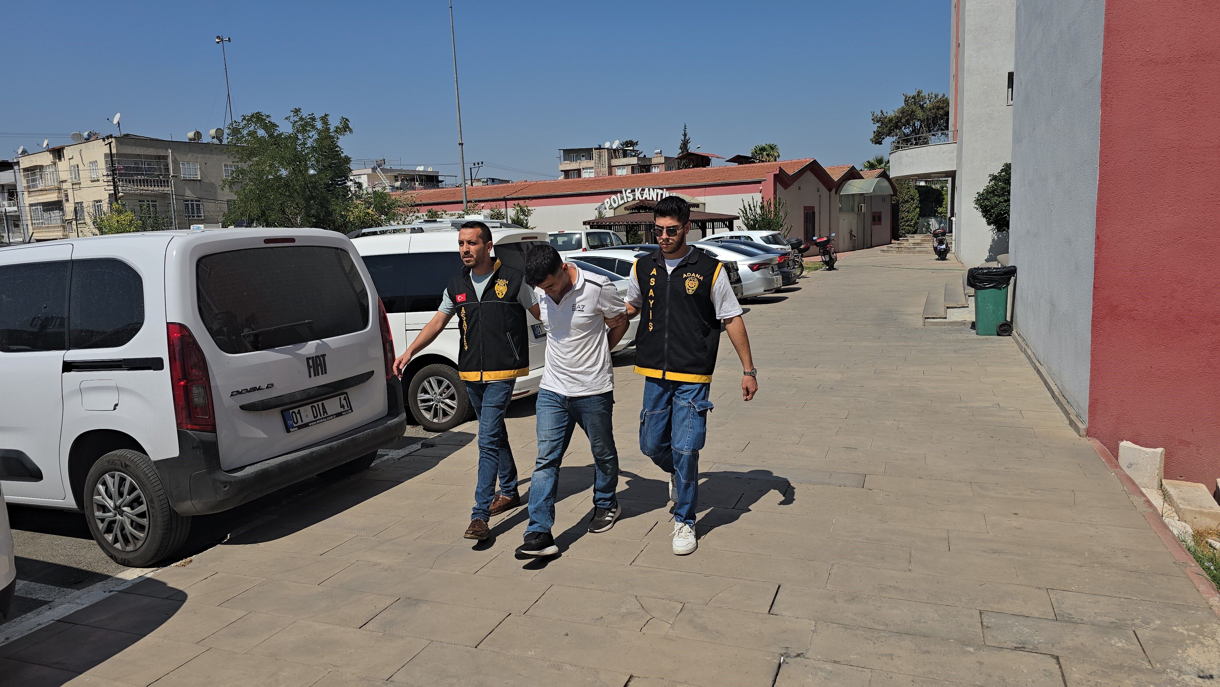2 Iş Yerini Soydu, 3’Üncüde Suçüstü Yakalandı (2)