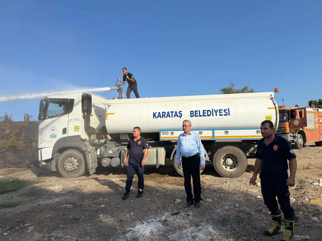 Adana Karataş’ta Otluk Yangını Kısa Sürede Söndürüldü (3)