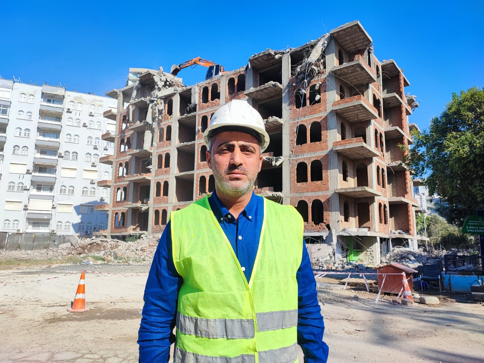 Adana’da 33 Yıldır Inşaatı Halinde Duran Bina Yıkılıyor (1)