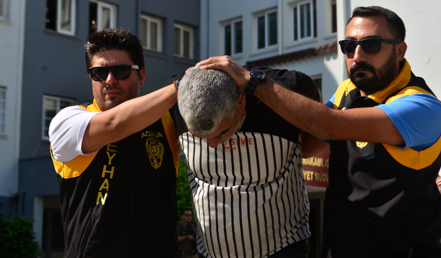 Adana’da Çeteye Büyük Darbe 12 Silah Ve 54 Bin Uyuşturucu Hap Ele Geçirildi (1)-1