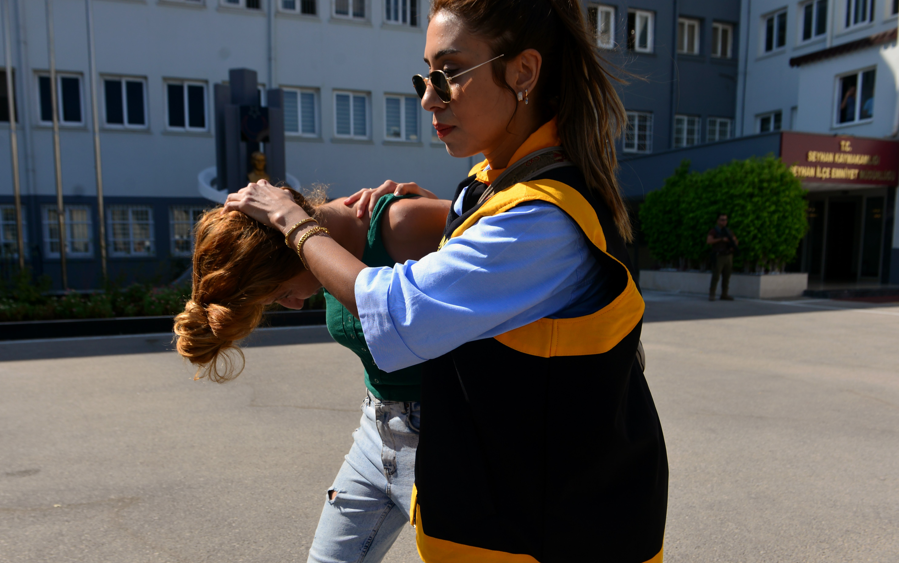 Adana’da Çeteye Büyük Darbe 12 Silah Ve 54 Bin Uyuşturucu Hap Ele Geçirildi (2)