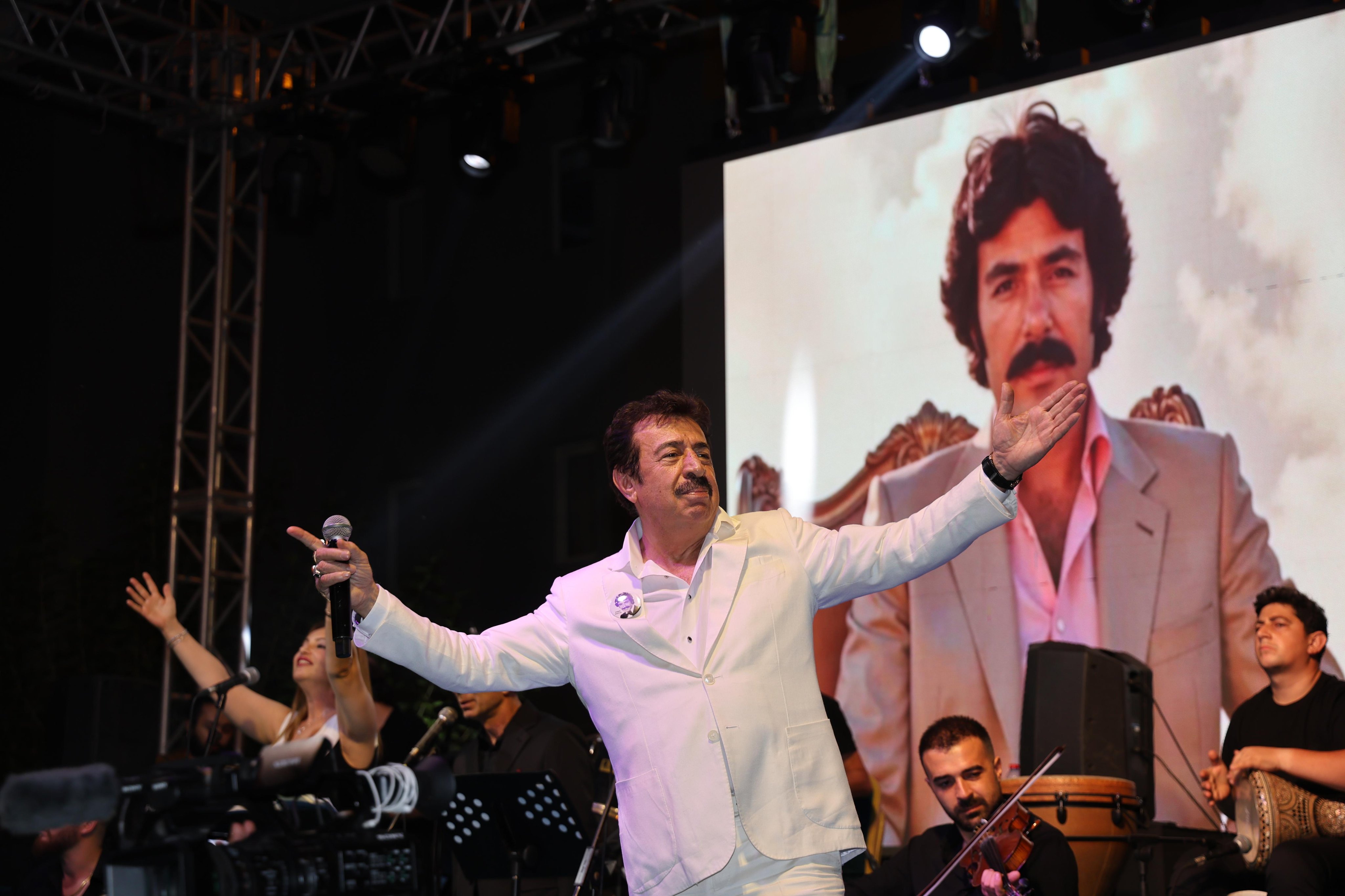 Adana’da Ferdi Tayfur Sanat Merkezi Ve Müzesi Açıldı