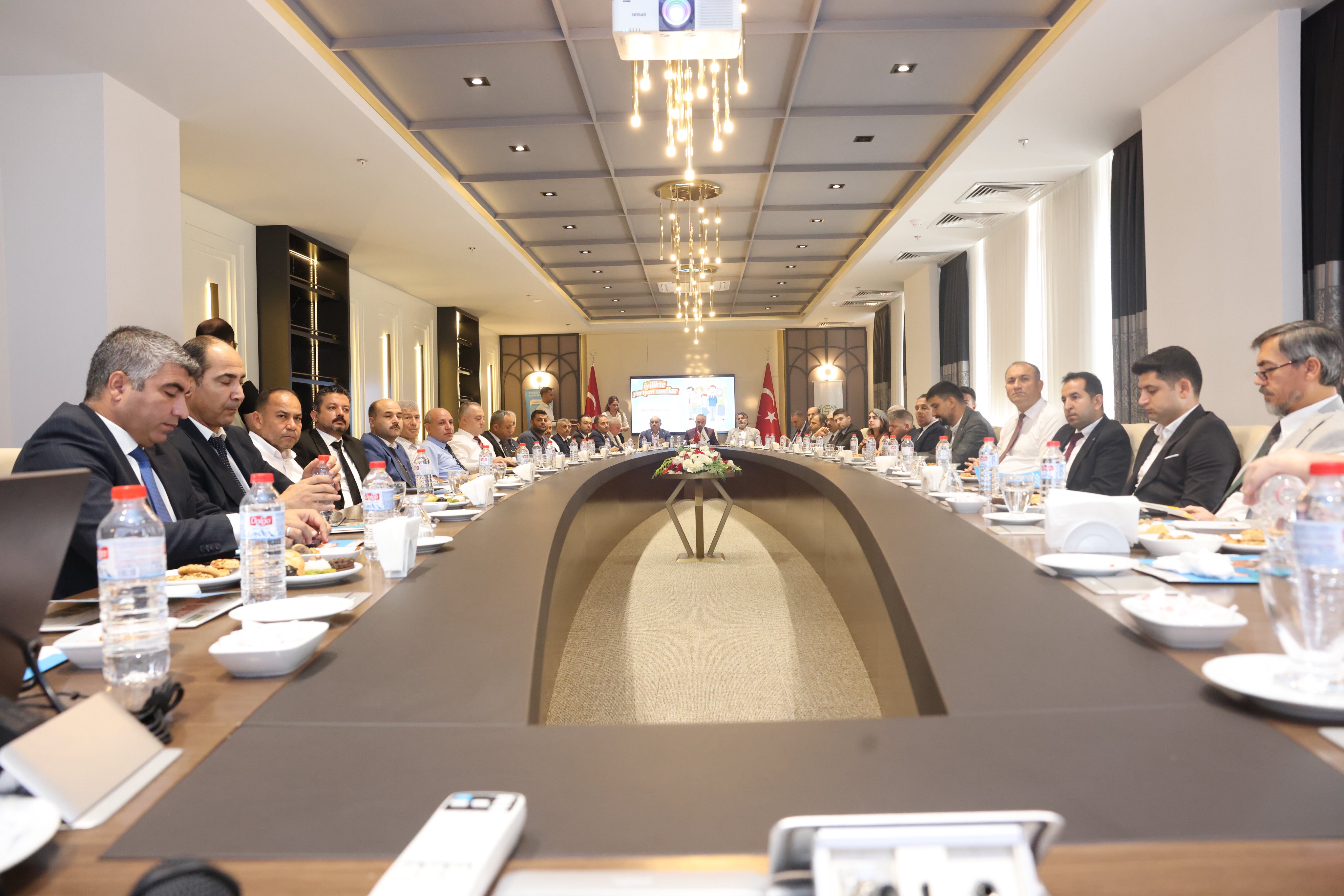 Adana’da “İyilikte Yarışan Sınıflar” Projesi İçin Toplantı