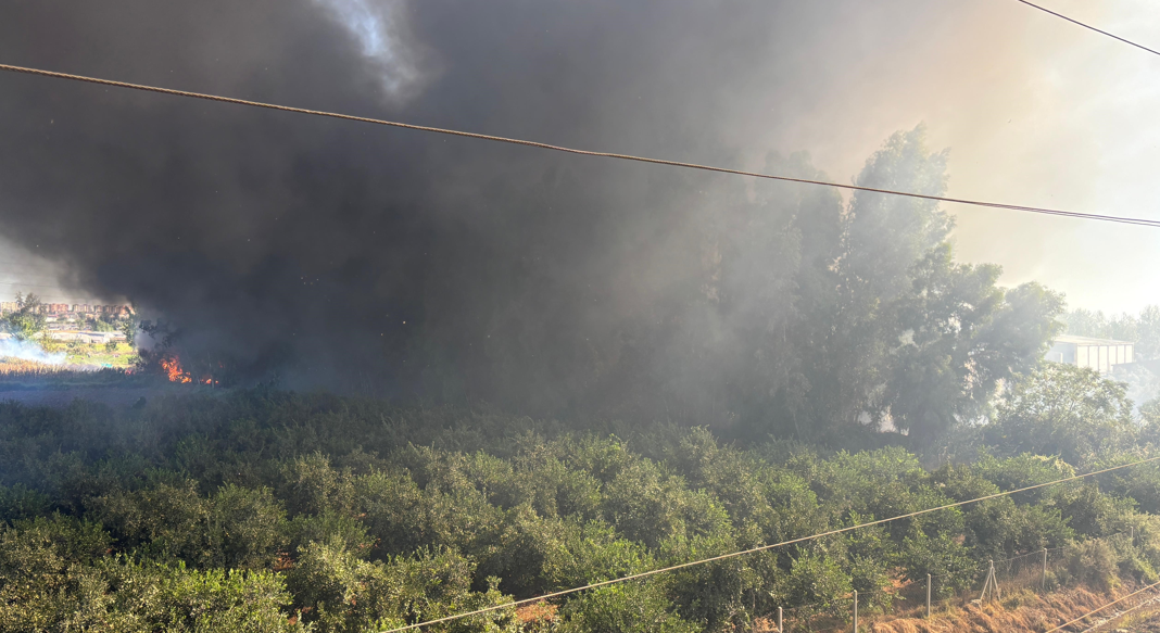 Adana’da Ki Büyük Yangına Havadan Müdahale Başladı (2)