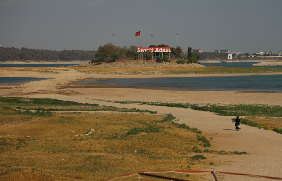 Adana’da Kuraklık ‘Sevgi Yolu’nu Yeniden Gün Yüzüne Çıkardı (3)