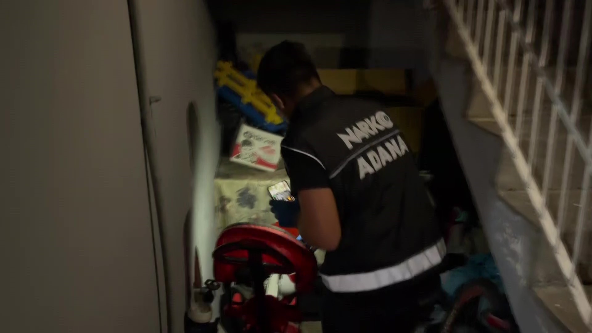 Adana’da Polisin Yaptığı Baskında Uyuşturucu Yakalatan Şüpheliden Şok Savunma! (2)