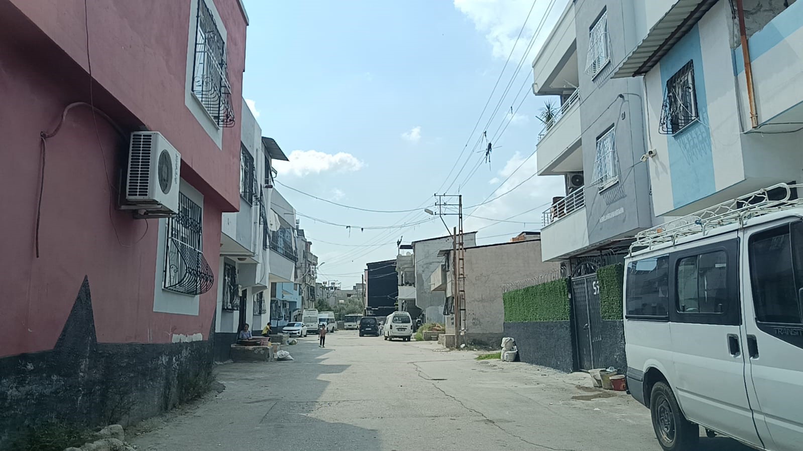 Adana’da Polisten Kaçan Zanlıların Bisikletli Çocuğa Çarptığı Görüntüler Ortaya Çıktı (1)-1