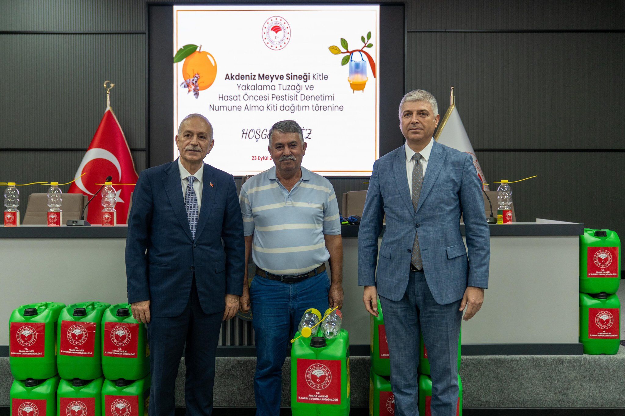 Adana’da Üreticilere Meyve Sineği Tuzağı Dağıtıldı