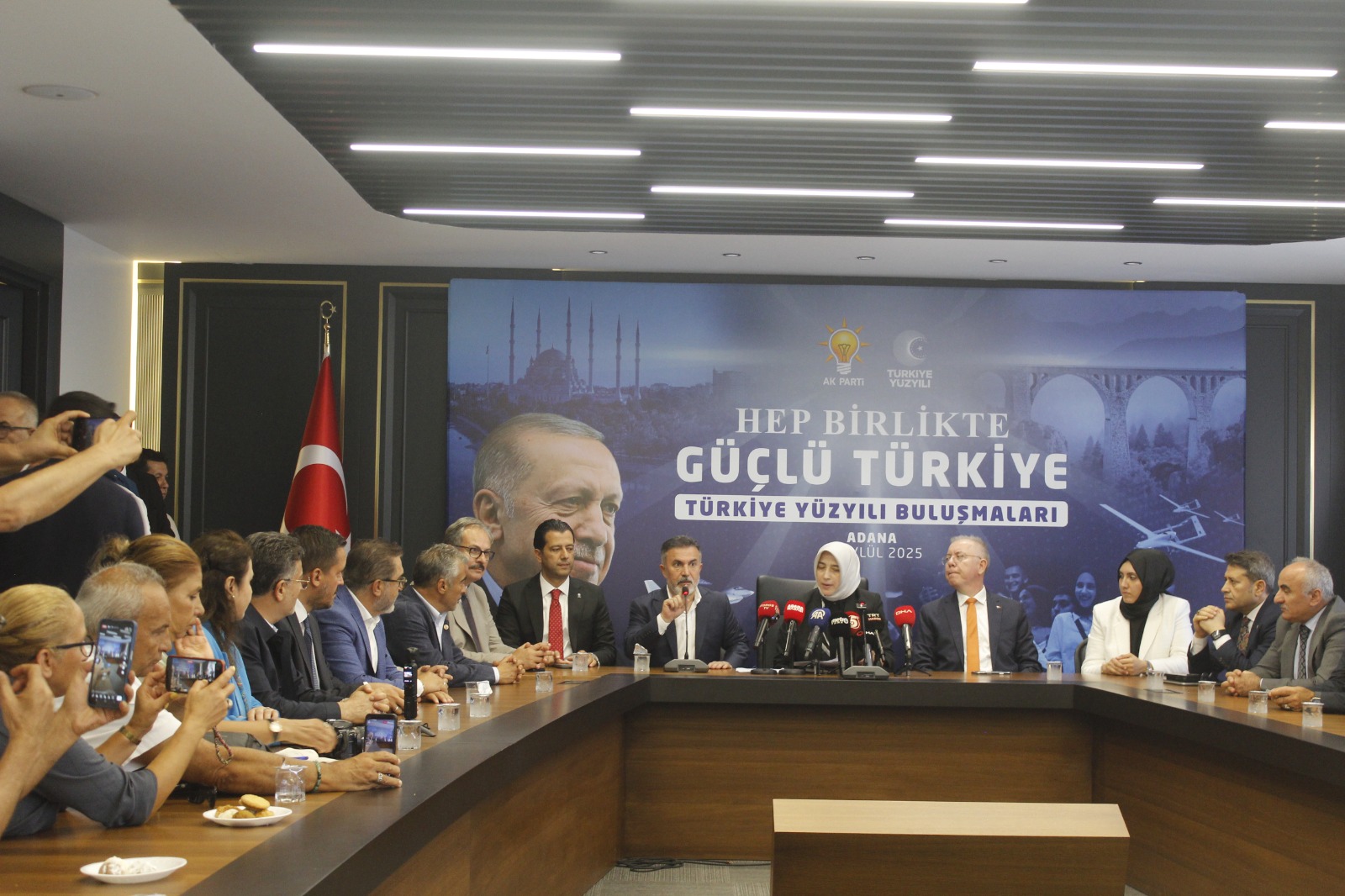 Ak Parti Heyeti Adana’da Türkiye Yüzyılı Buluşmalarında Önemli Mesajlar (1)