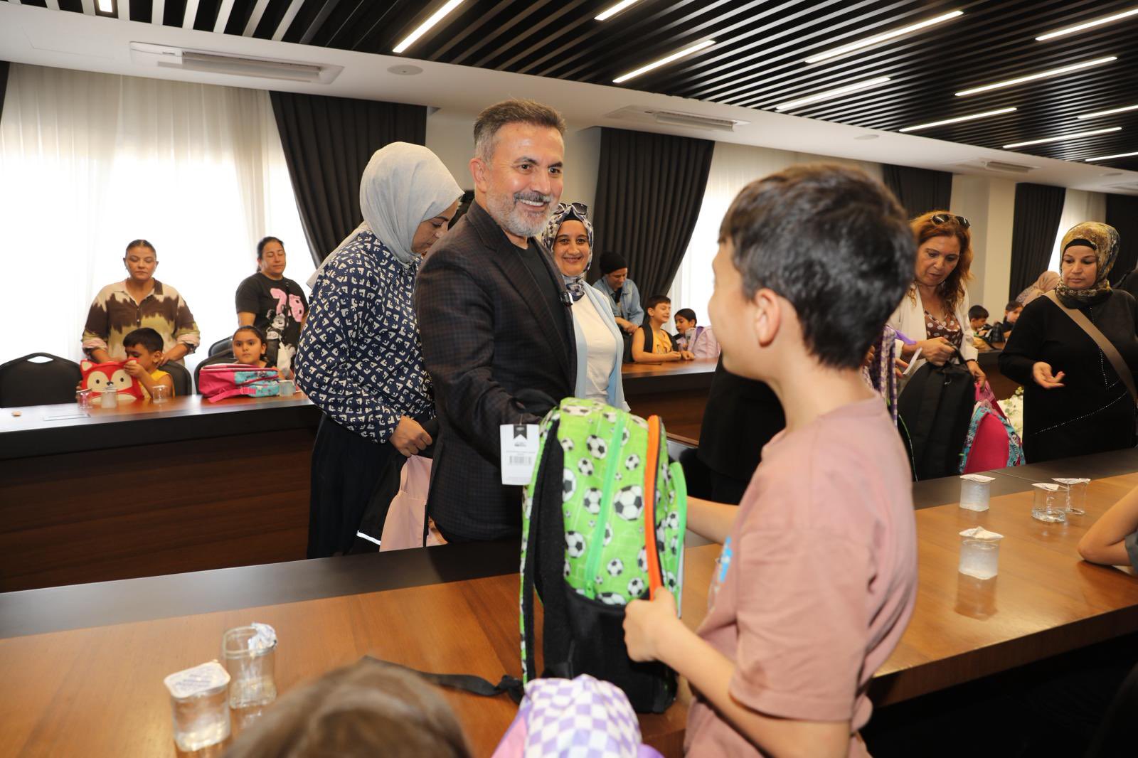 Ak Parti’den Öğrencilere Yeni Eğitim Yılı Jesti (2)