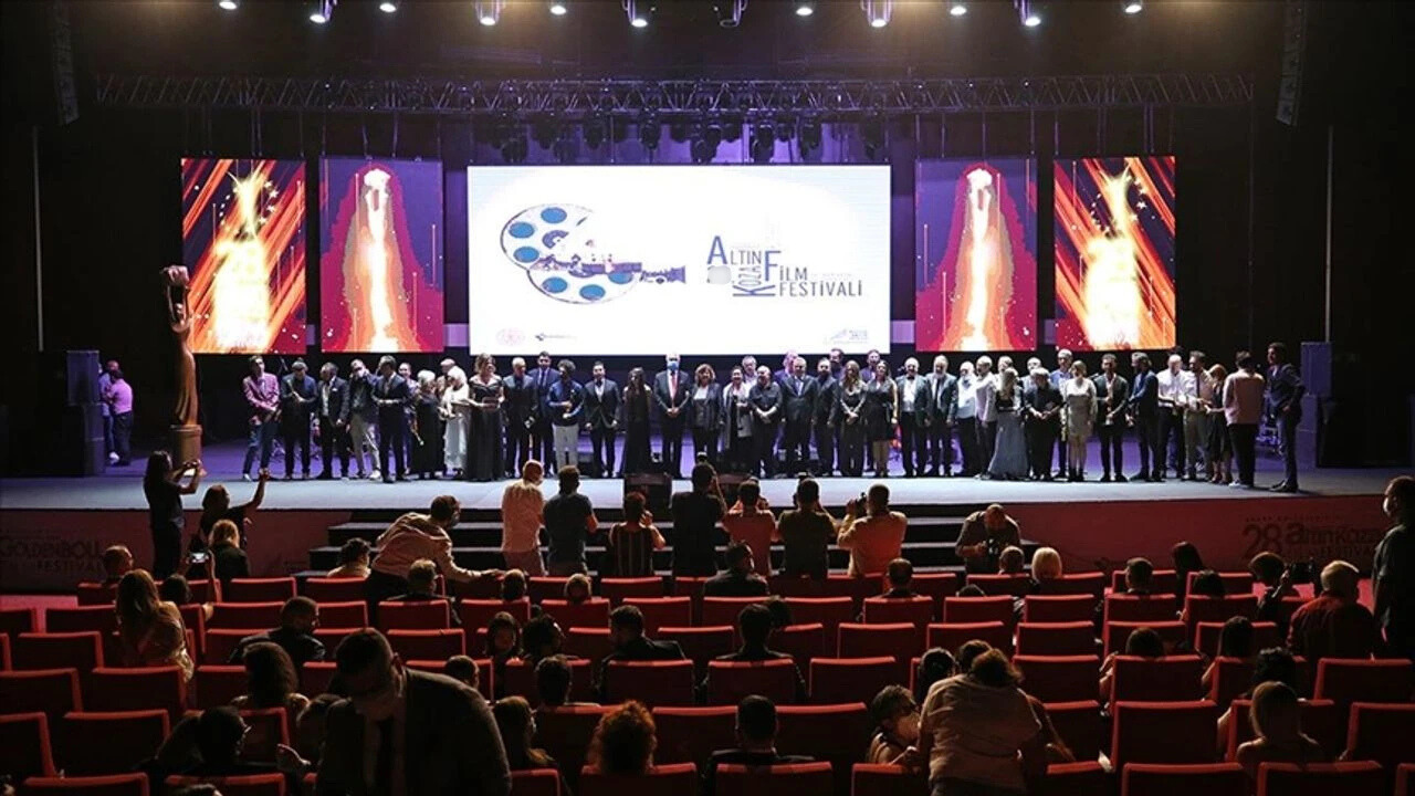 Altın Koza’da “Babaların Babası” Filmi Sarıçam’da Gösterilecek (1)