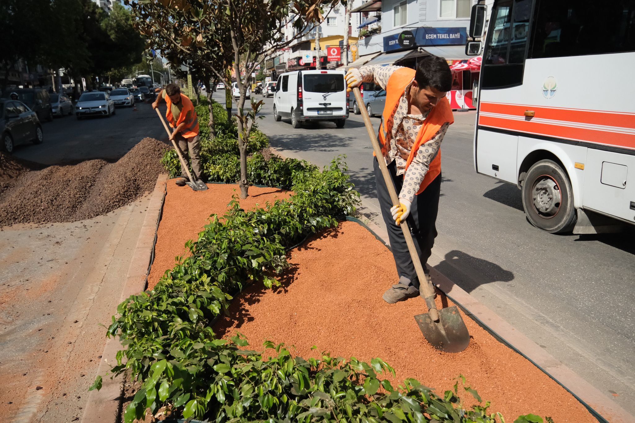 Baraj Yolu Orta Refüjünde Estetik Ve Tasarruflu Dokunuş3