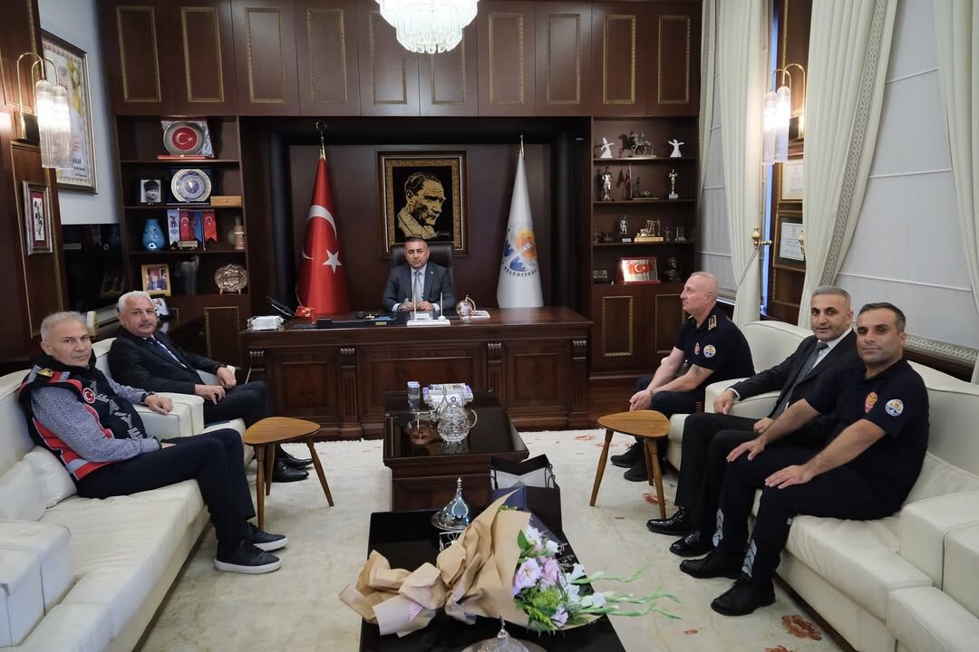 Başkan Vekili Geçer, İtfaiye Teşkilatını Belediye’de Ağırladı (1)