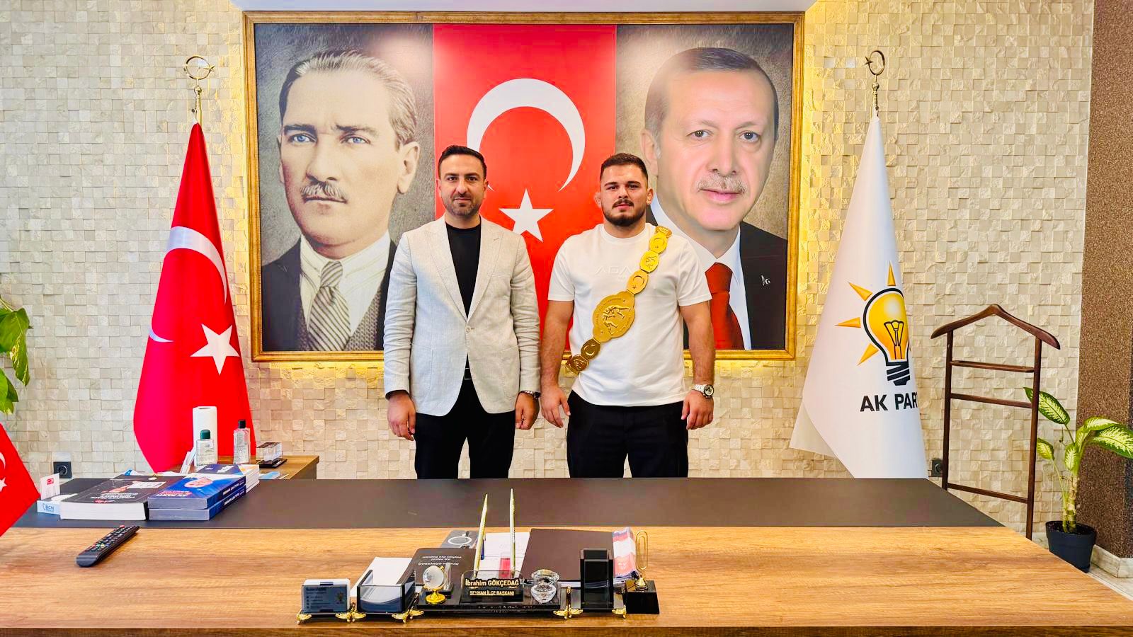 Başpehlivan Mehmet Çelebi’den Ak Parti Seyhan İlçe Başkanlığı’na Ziyaret1