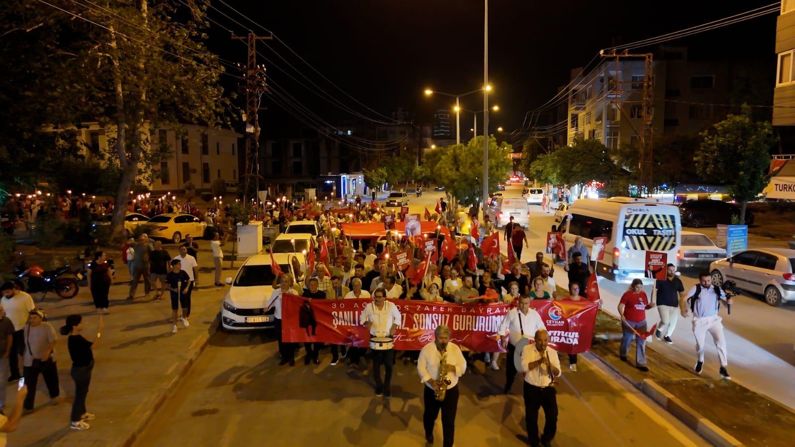 Ceyhan’da 30 Ağustos Coşkusu Meşalelerle Zafer Yürüyüşü (4)
