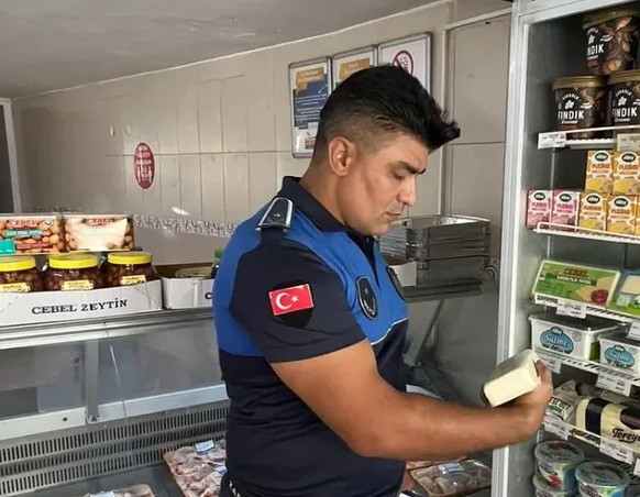 Ceyhan'da Halk Sağlığı İçin Zabıta Ekipleri Sahada (1)