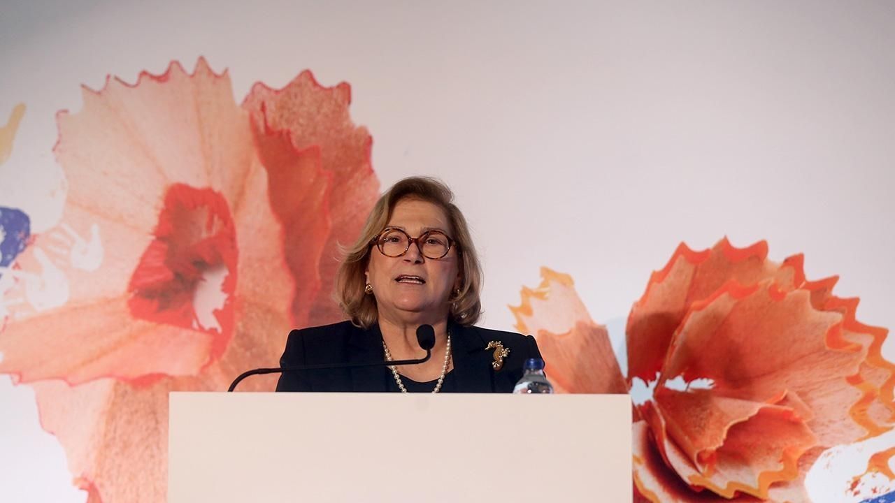 Güler Sabancı (2)