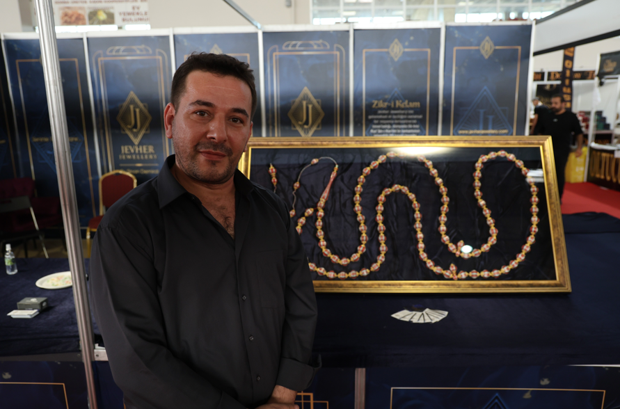 Kur’an I Kerim’in 604 Sayfası Tespihe Nakşedildi Adana’da Ilk Kez Sergilendi (2)