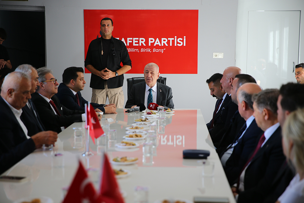Ümit Özdağ, Adana’da Esnaf Ve Partililerle Buluştu (2)