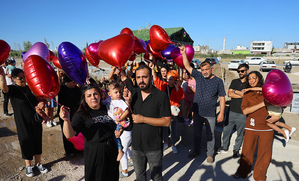 Yasmin Elif Hep 4 Yaşında Kalacak Ailesi Kabri Başında Balonlarla Andı (3)