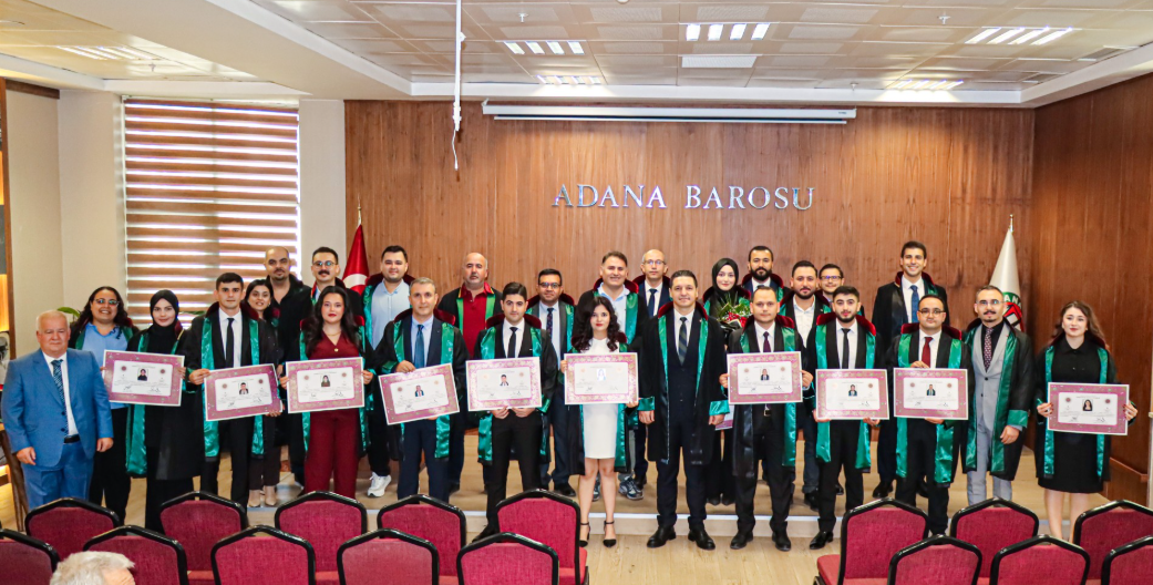 Adana Barosu’nda Ruhsat Töreni Heyecanı: Genç Avukatlar Cübbe Giydi