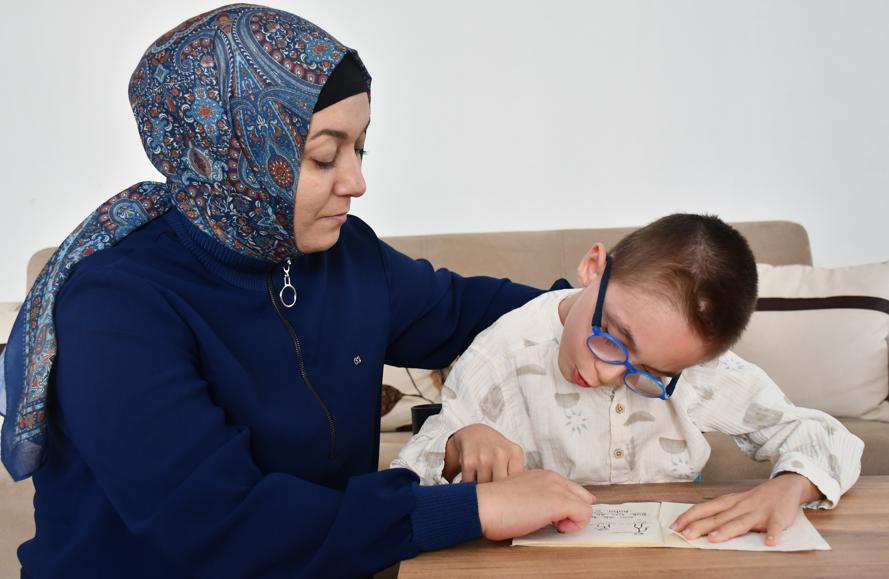 Adana’da Bir Anne Öğretmenliği Bıraktı, Oğluna Umut Oldu (1)