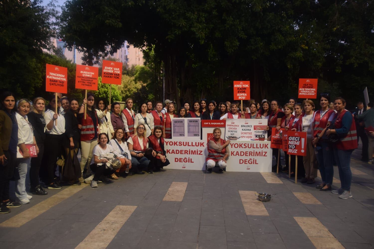 Adana’da Kadınların Boş Tencere İsyanı Sofrada Yokluk Var! (2)