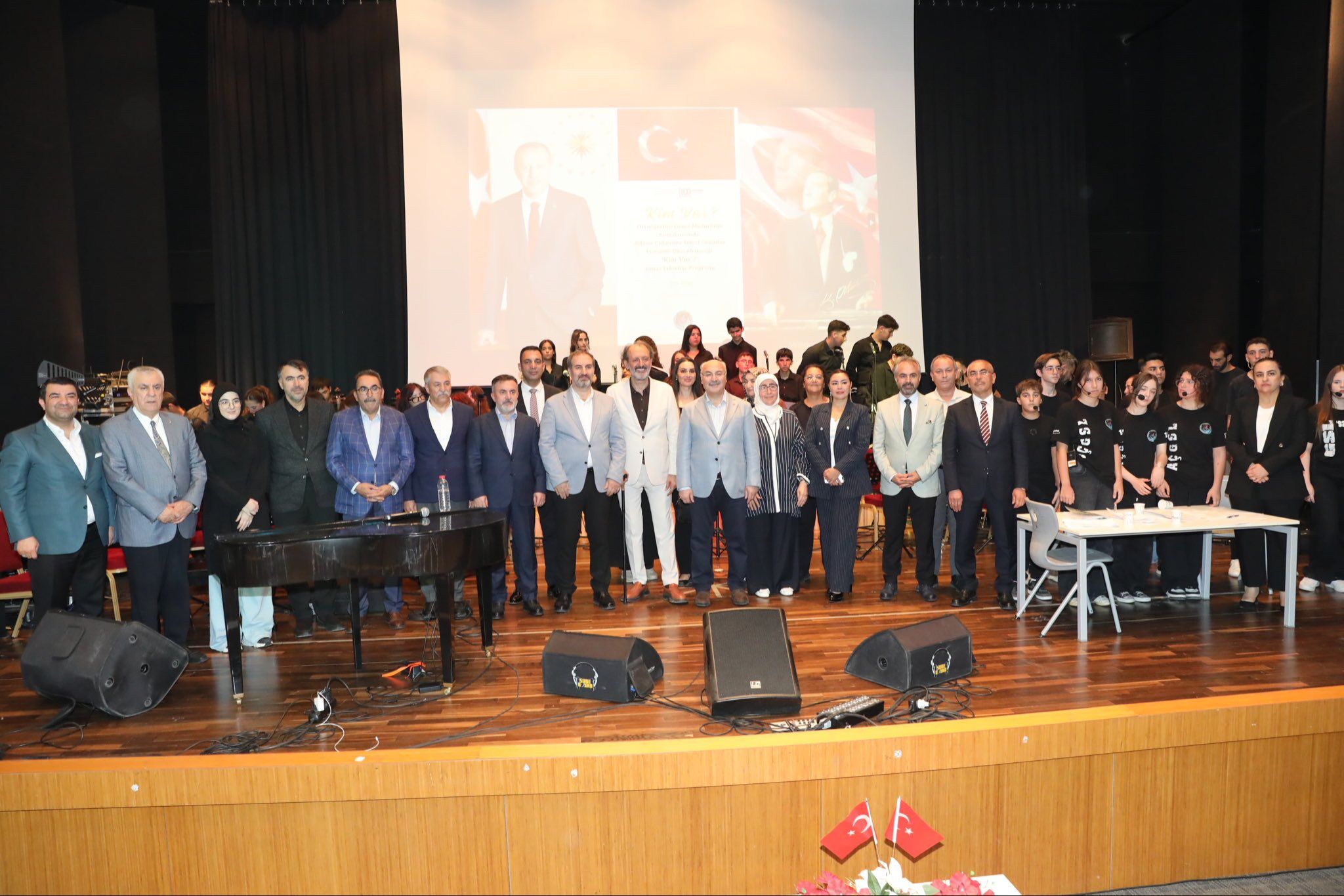 Adana’da “Kim Var” Sanat Etkinliği Büyük İlgi Gördü (1)