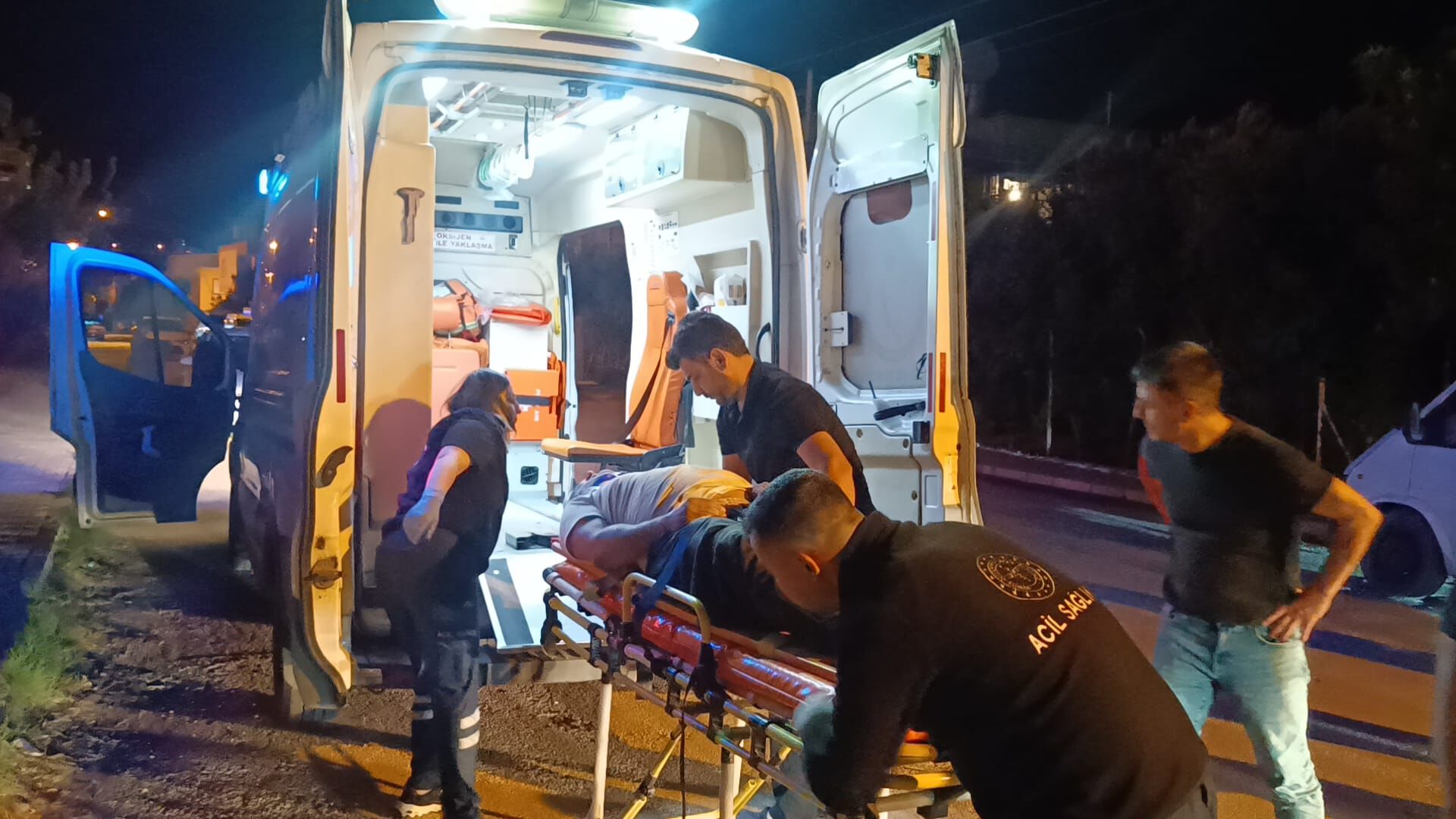 Adana'da Korkutan Kaza! Motosiklet Sürücüsü Yaralandı (2)