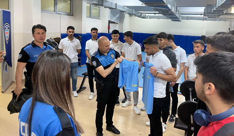 Adana’da Polislerin Eğittiği Gençler Astsubay Oldu (3)