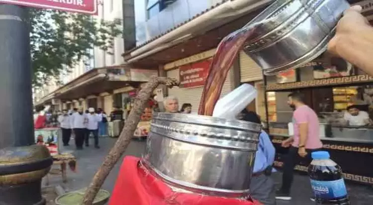 Adana’da Yıllardır İçiliyor Bu İçecek Hem Serinletiyor Hem Şifa Dağıtıyor!