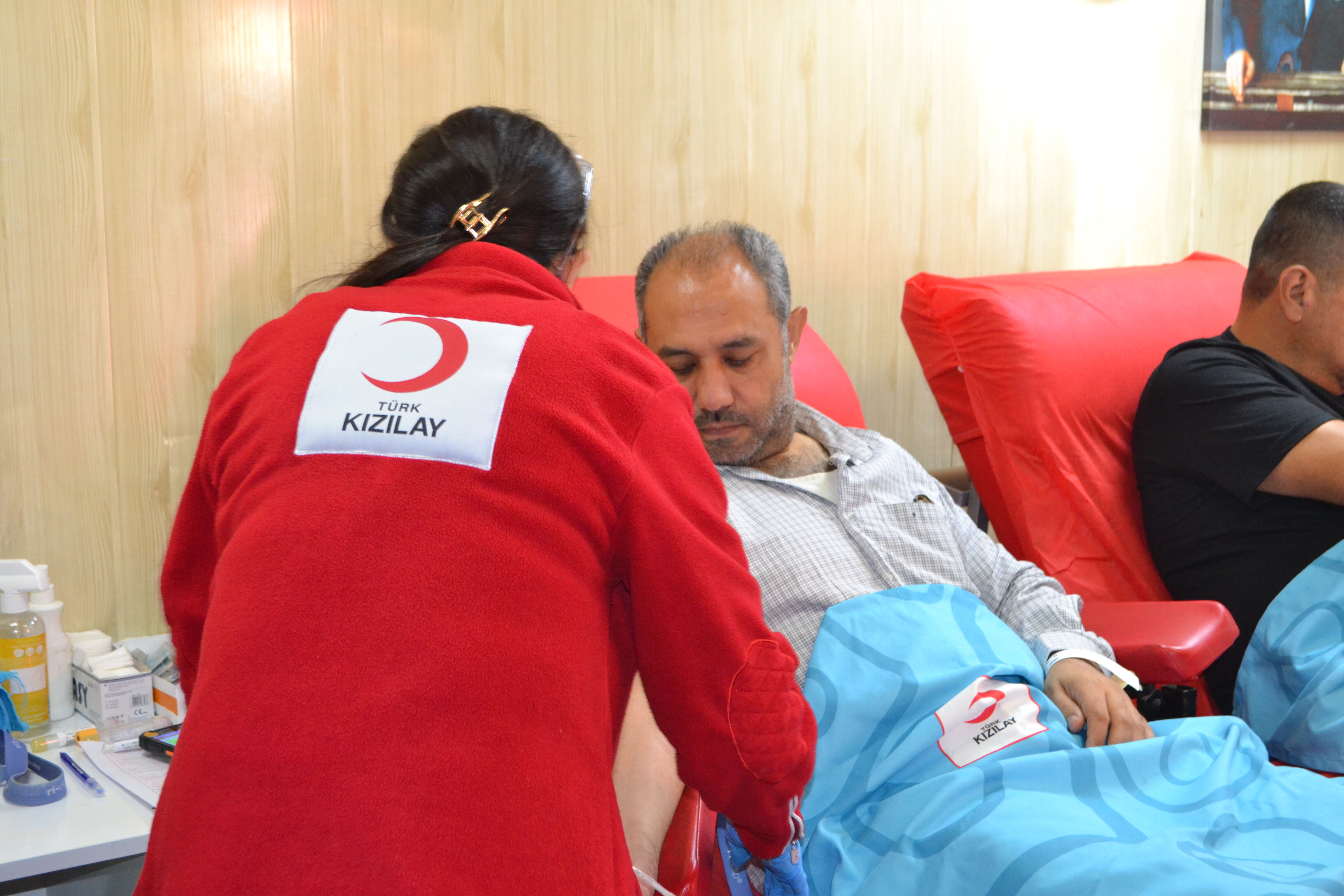 Ak Parti Adana’dan Kızılay Haftası’na Anlamlı Destek (1)